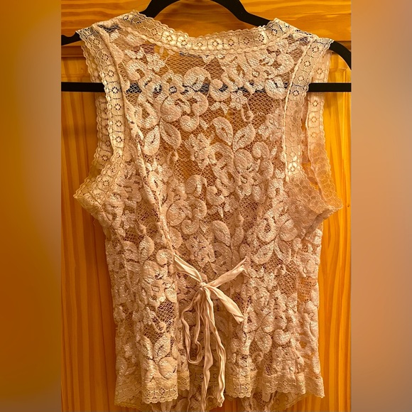 Ann Ferriday Y2K gold lace top. Semi-sheer, feminine, delicate…beautiful! - Picture 10 of 11